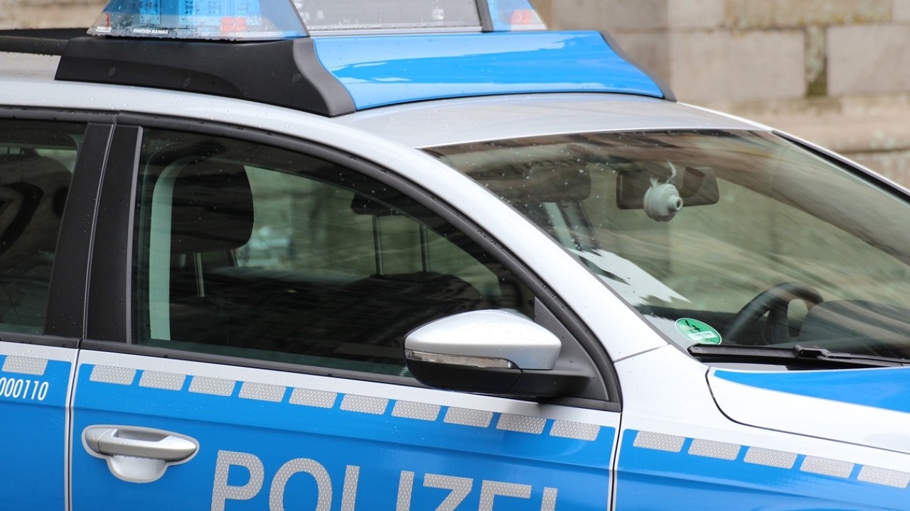Kassel'de polis aracı 5 yaşındaki çocuğa çarptı