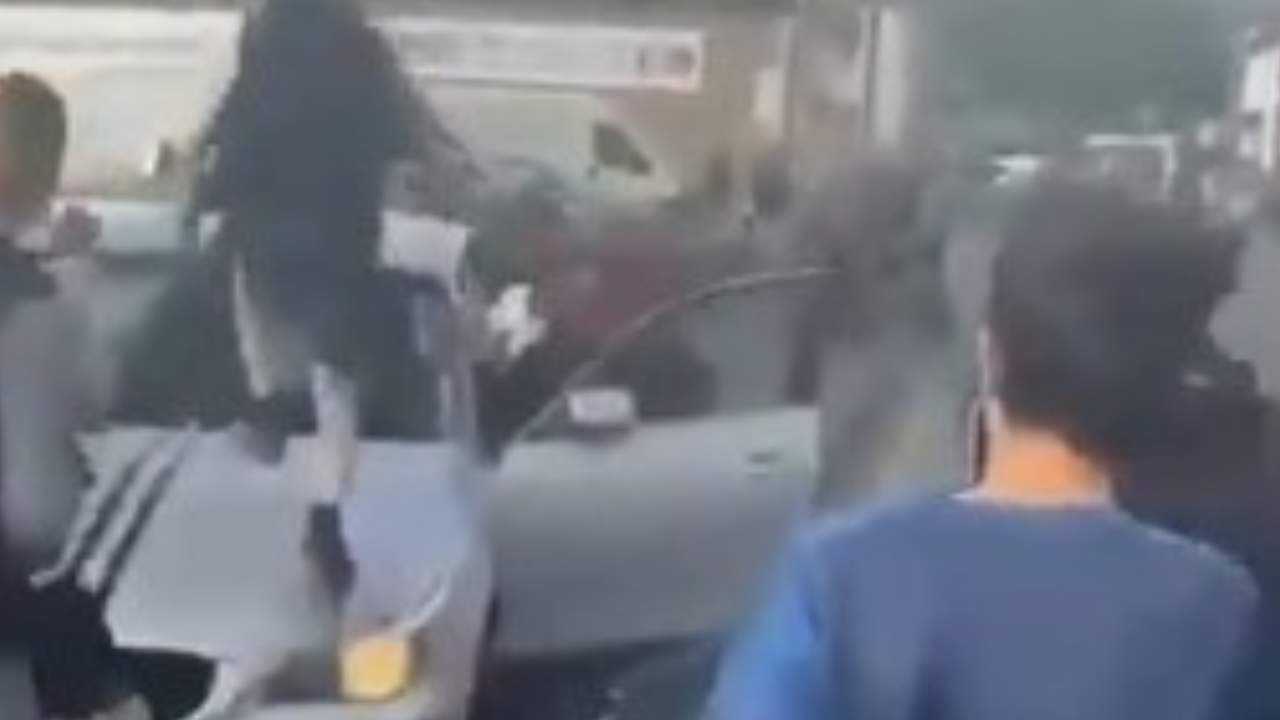 İngiltere'de ırkçı saldırganlık: Göçmenler de kendini korumaya geçti
