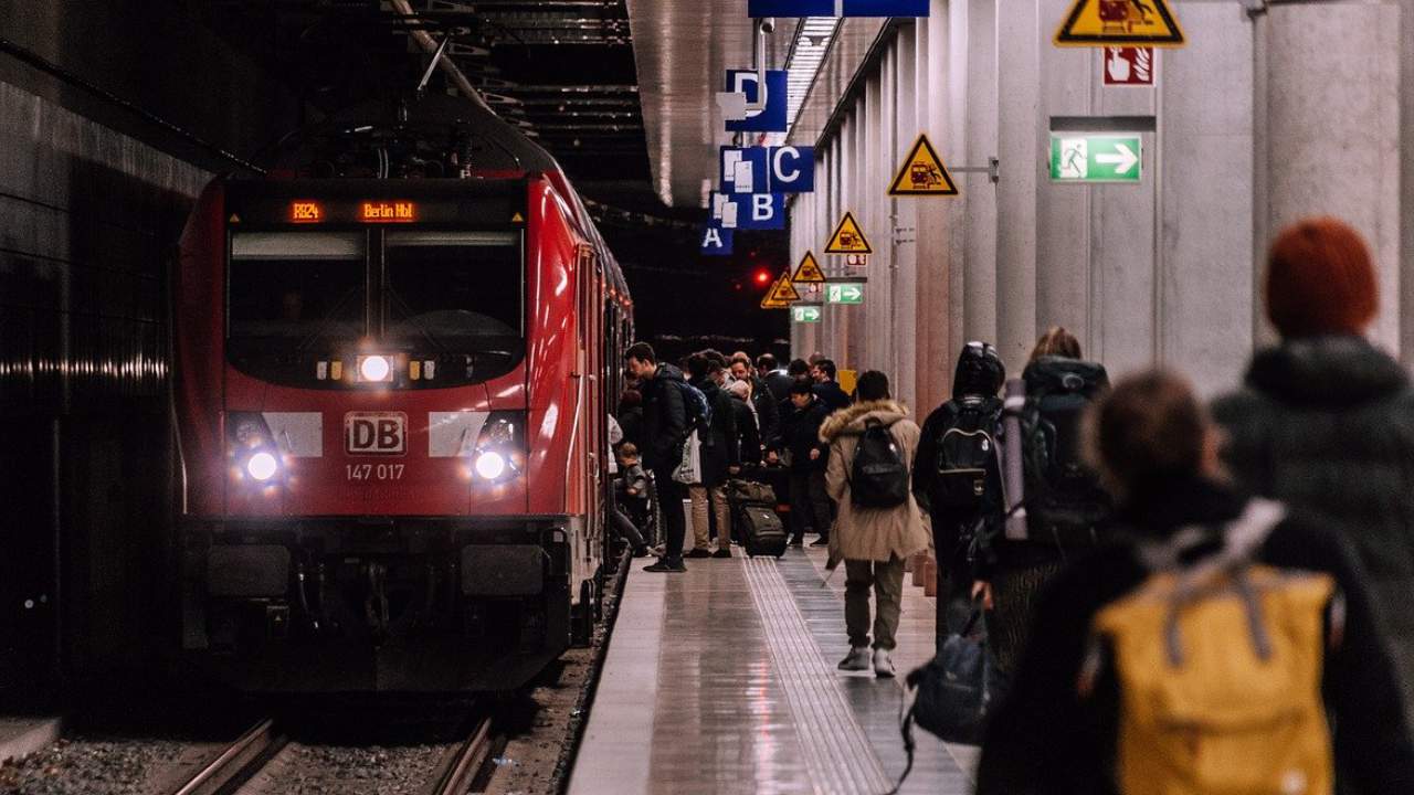 Almanya'da trendeki Türk dehşet saçtı: Taciz etti, esrar istedi, bıçak çekip kovaladı!