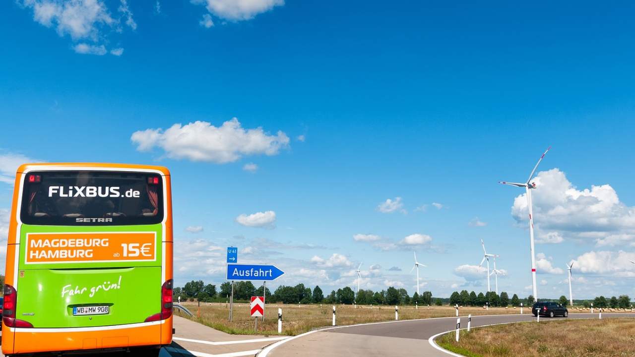Flixbus, dinlenme tesisinde yolcularını unutunca, herkes otostop çekti!