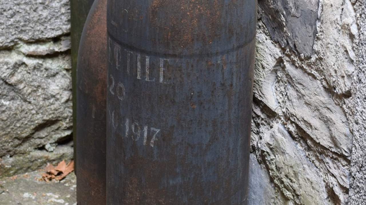 Köln'de 2. Dünya Savaşı'ndan kalma patlamamış bomba bulundu
