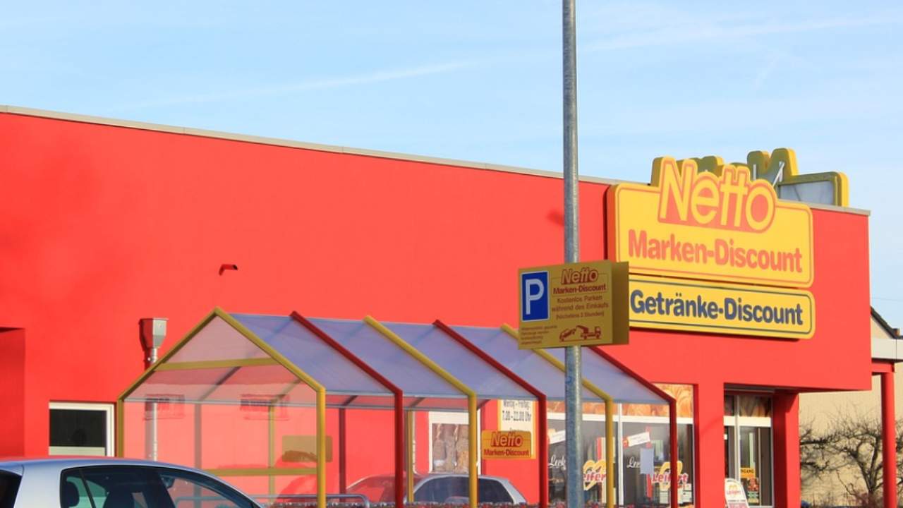 8 günde 2 Netto binasının çatısı çöktü