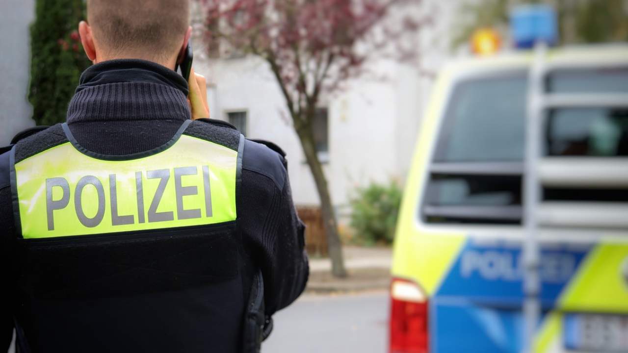 Harçlığını beğenmeyen genç sakinleşmeyince anne polisi aradı