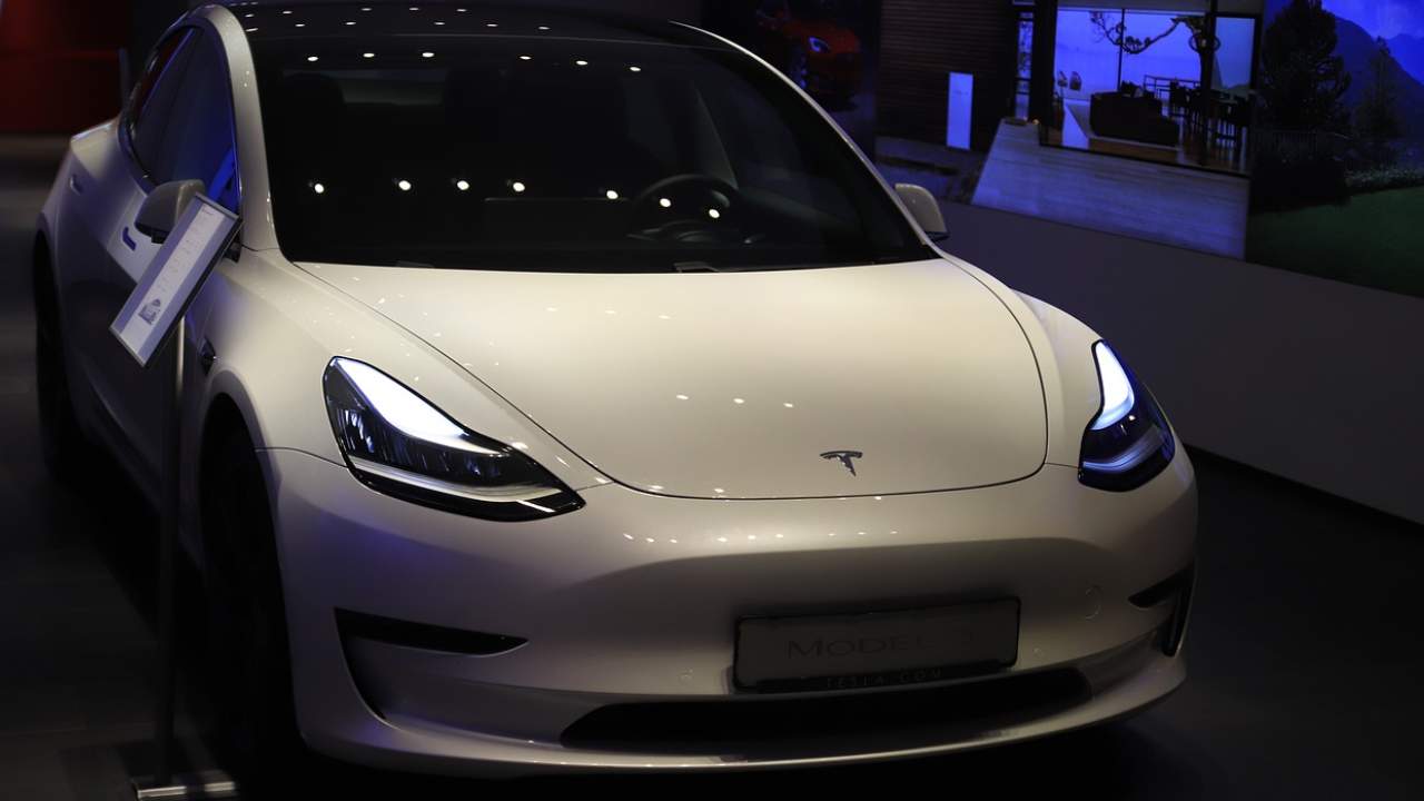 Almanlar Tesla'yı "boykot" ediyor