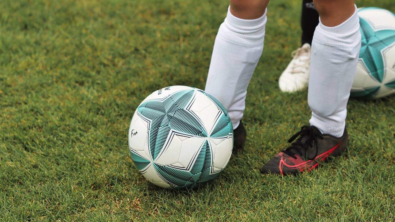İspanya'da futbol sahasında inanılmaz olay: 11 yaşındaki çocuğu bıçakladı!