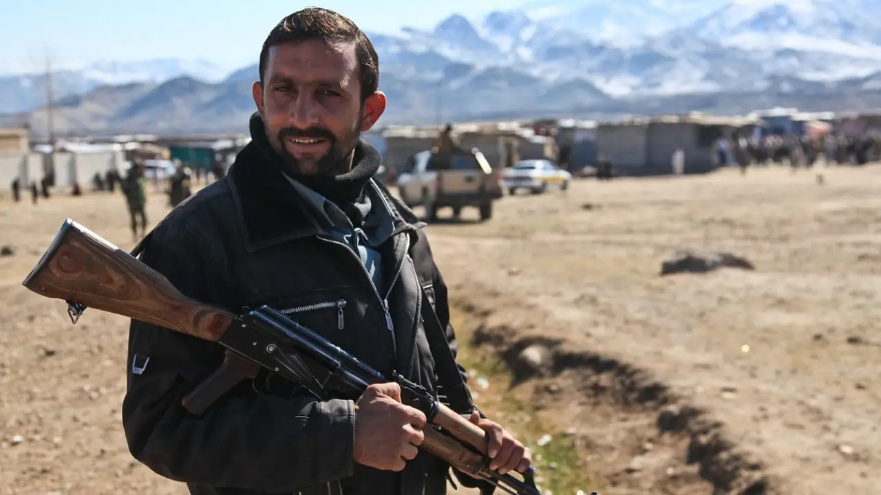 Taliban "sakal bırakmayan" 281 güvenlik görevlisinin işine son verdi