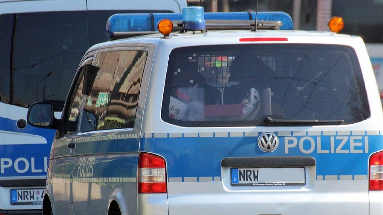 Offenbach'ta bilet makinesini soymaya çalışırken yakalanan Türk vatandaşı sınır dışı edildi