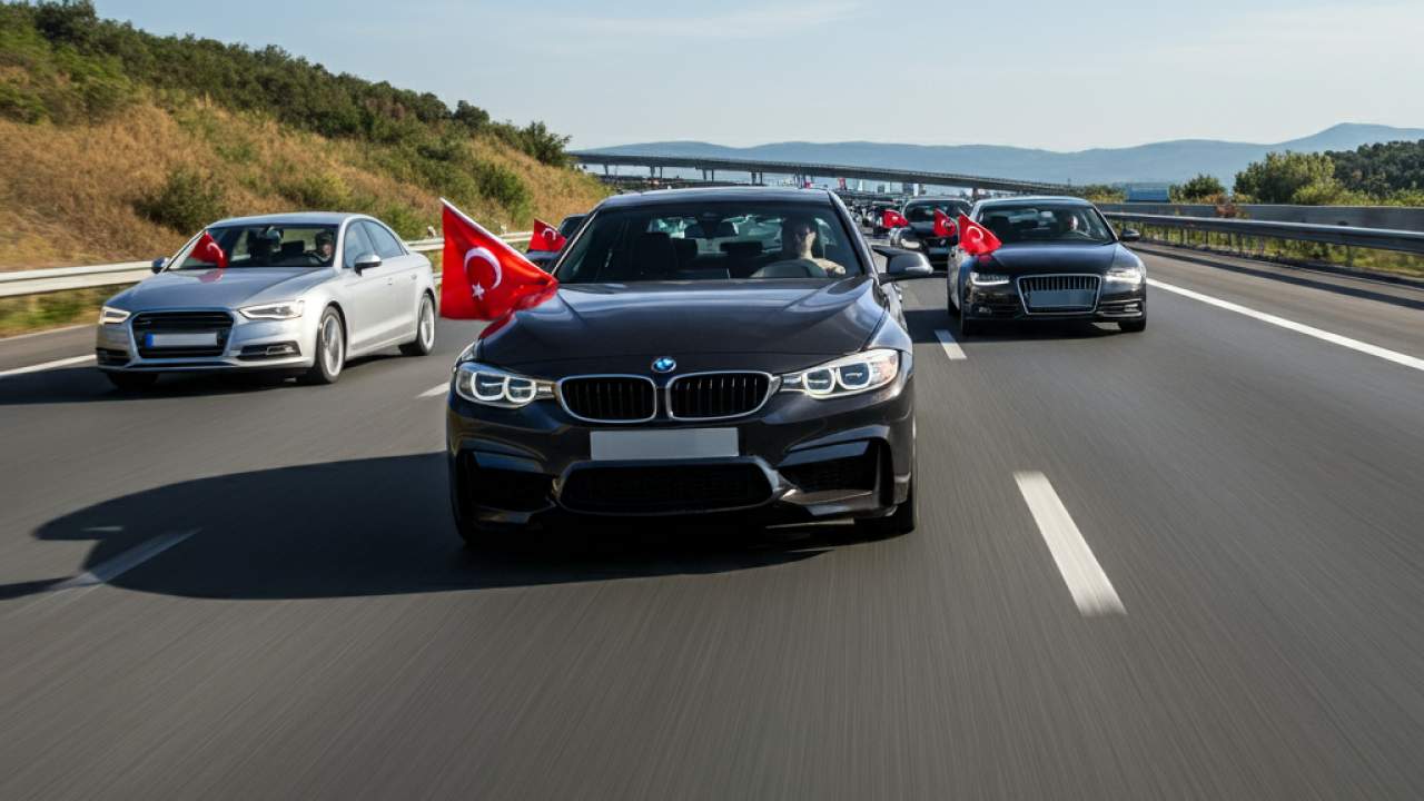 Köln polisi A4 trafiğini felç eden düğün konvoyunu durdurdu, araçlara el kondu