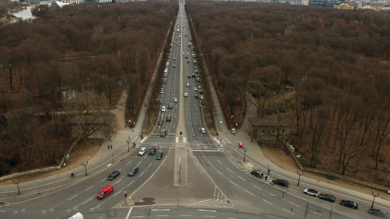 Berlin'de tatil dönüşü trafik yoğunluğu uyarısı