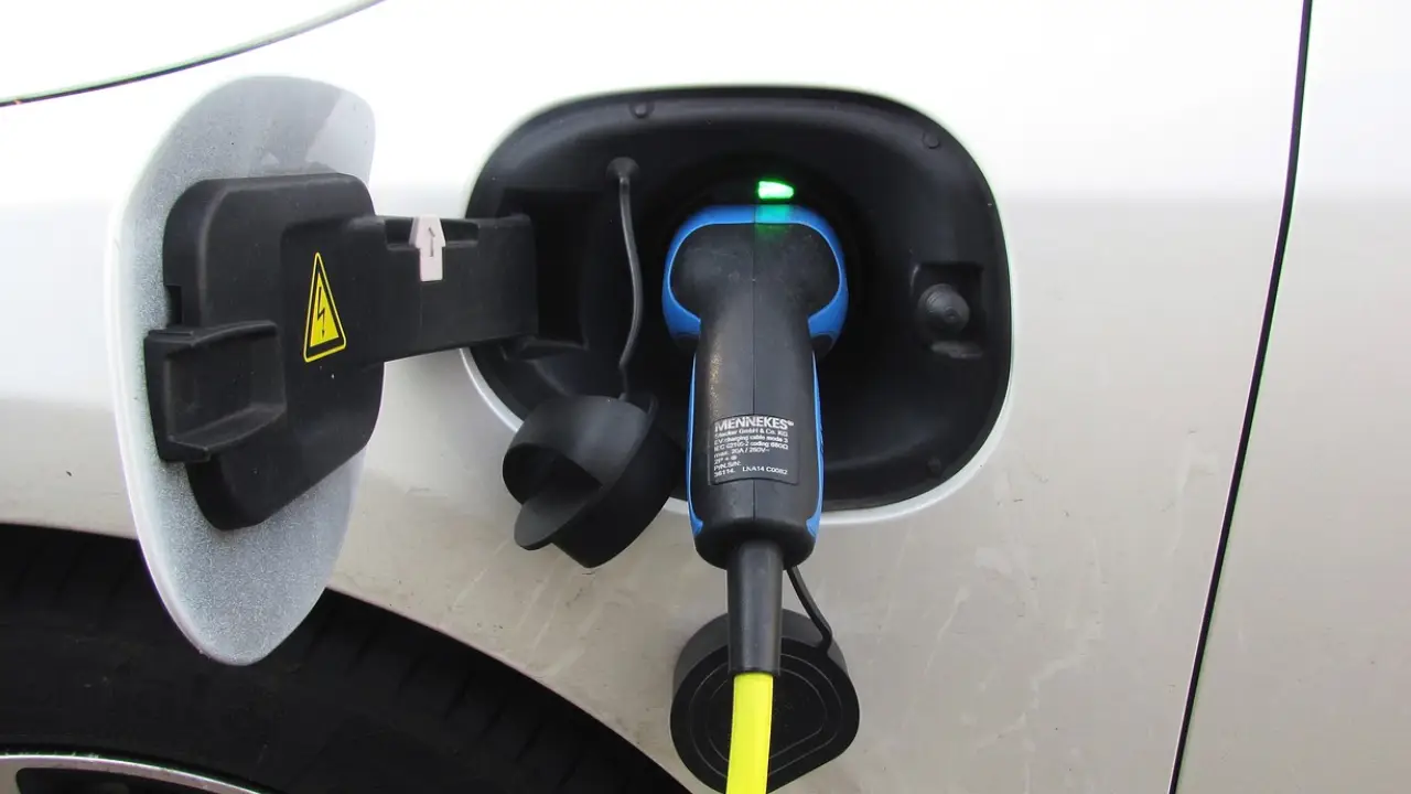 Kafalar bir hayli karışık: Elektrikli otomobillerden vazgeçiliyor