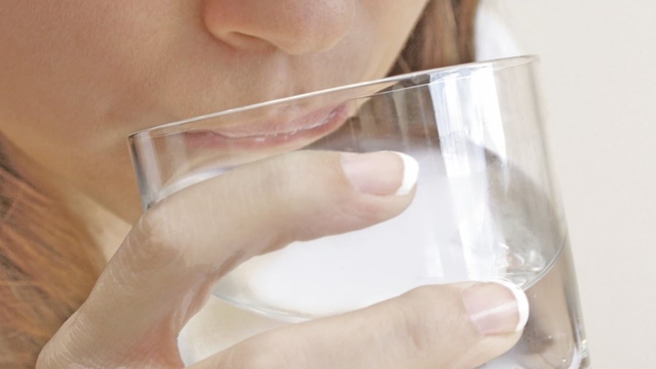 Günde 4 litre su içen kadın ölümden döndü