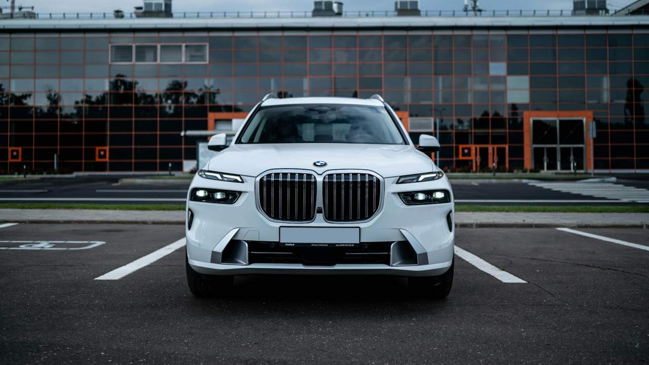 BMW araçlarındaki büyük sorun kaza ile ortaya çıktı... 400 bin araç teslimi durduruldu