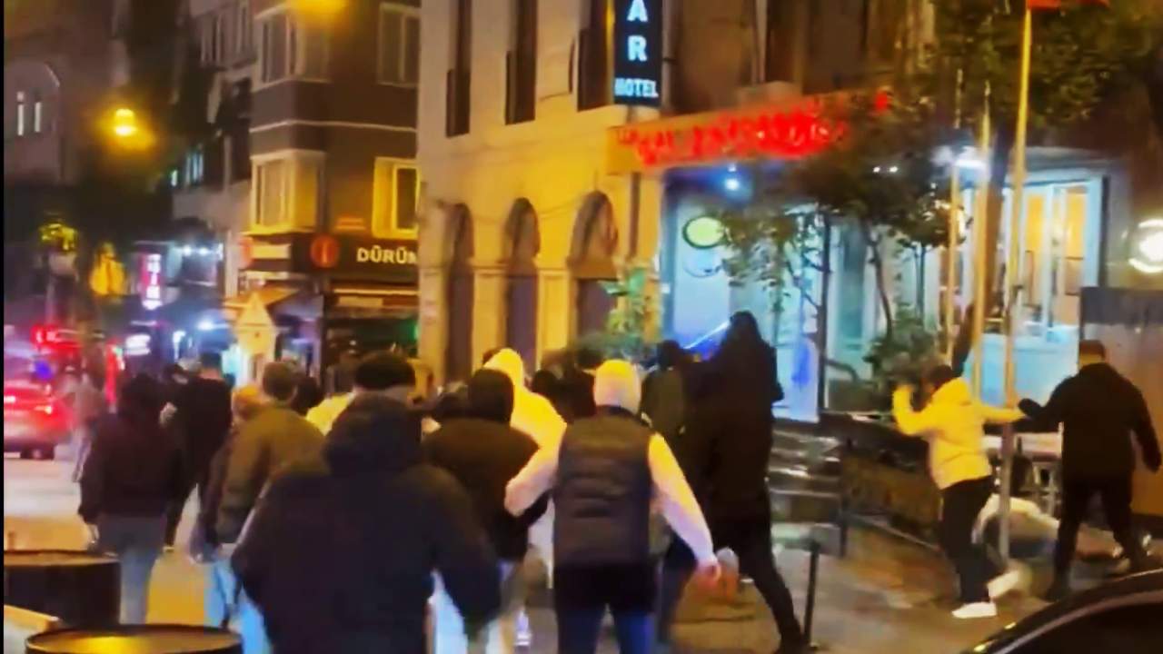 İstanbul’da taraftar kavgası: Fenerbahçe-Man United gerginliği