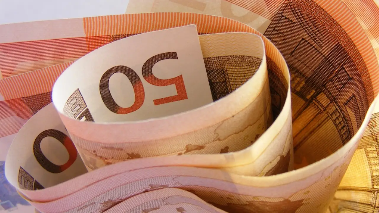 İnanılmaz dolandırıcılık: Sosyal medyada gördü, 100 bin Euro'sunu kaptırdı