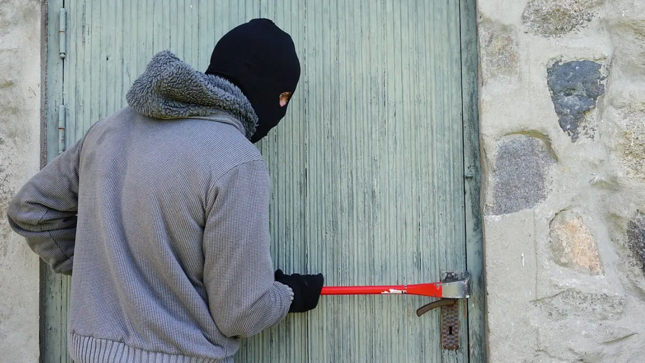 Almanya'da daha önce böylesi görülmedi: Cenaze töreninde yas tutanları soydular