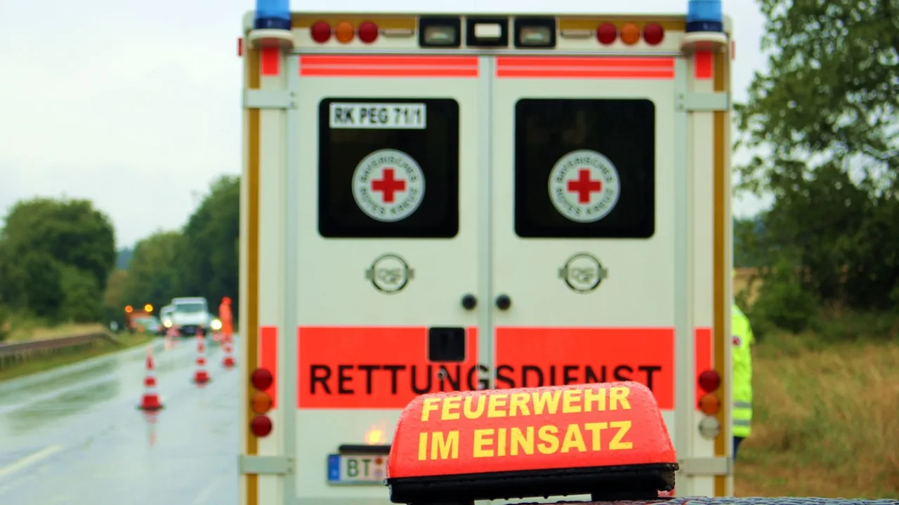 Hamburg'da ambulans aracını kaçırıp otoyola çıkan adam polisi saatlerce peşine taktı!