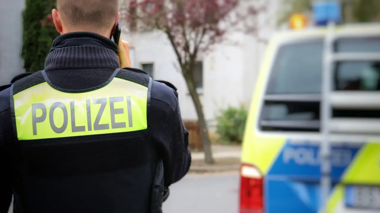 Alman polisi sınırdaki bir araçta plastik poşetler içerisine konmuş 1 milyon Euro buldu