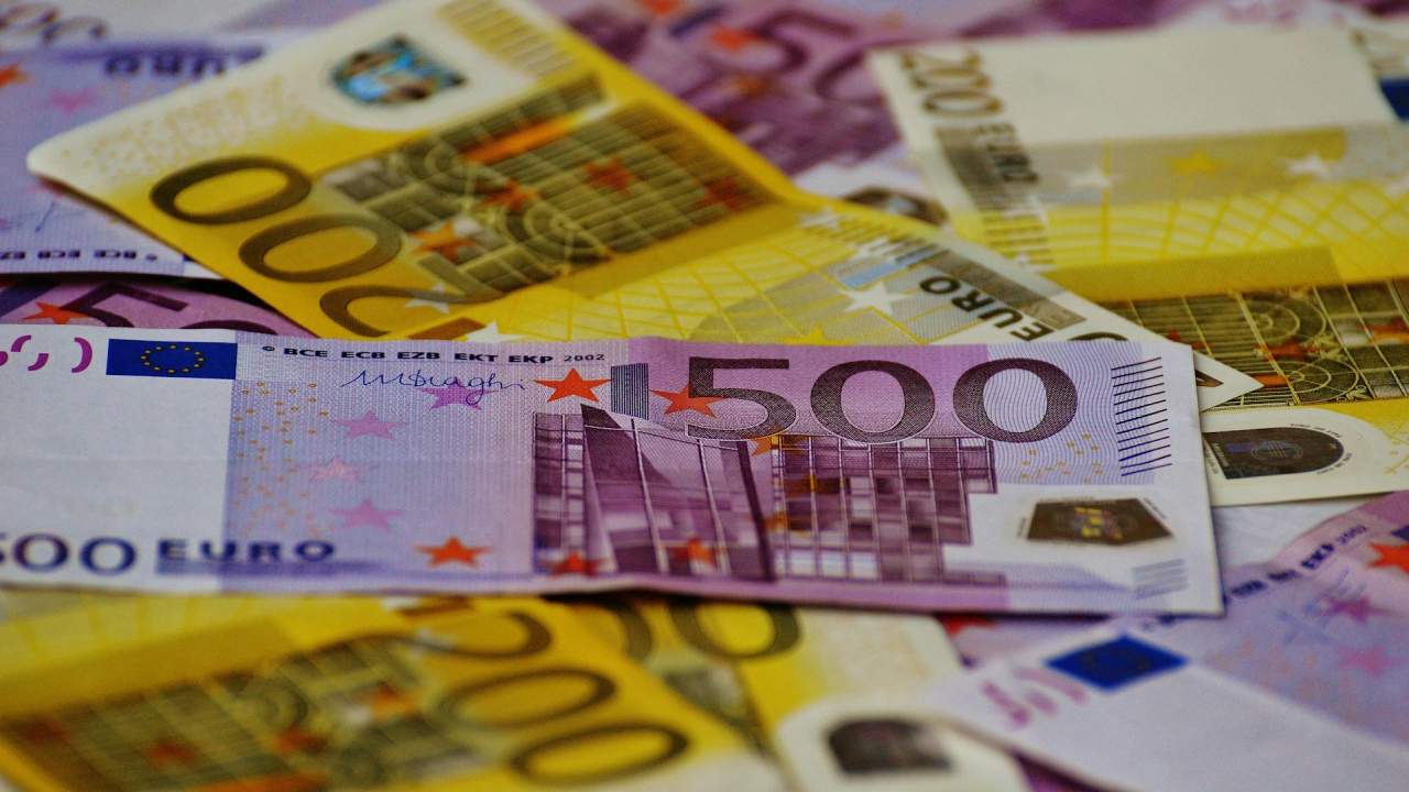 Yeni bir Hawala ağı çökertildi: Bavulunda yüz binlerce euro ile yakalandı