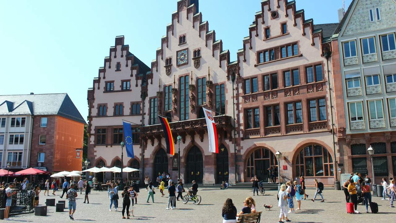 Frankfurt'ta "Frankfurt-Pass"a başvuru hakkı kazanan kişi sayısı arttı