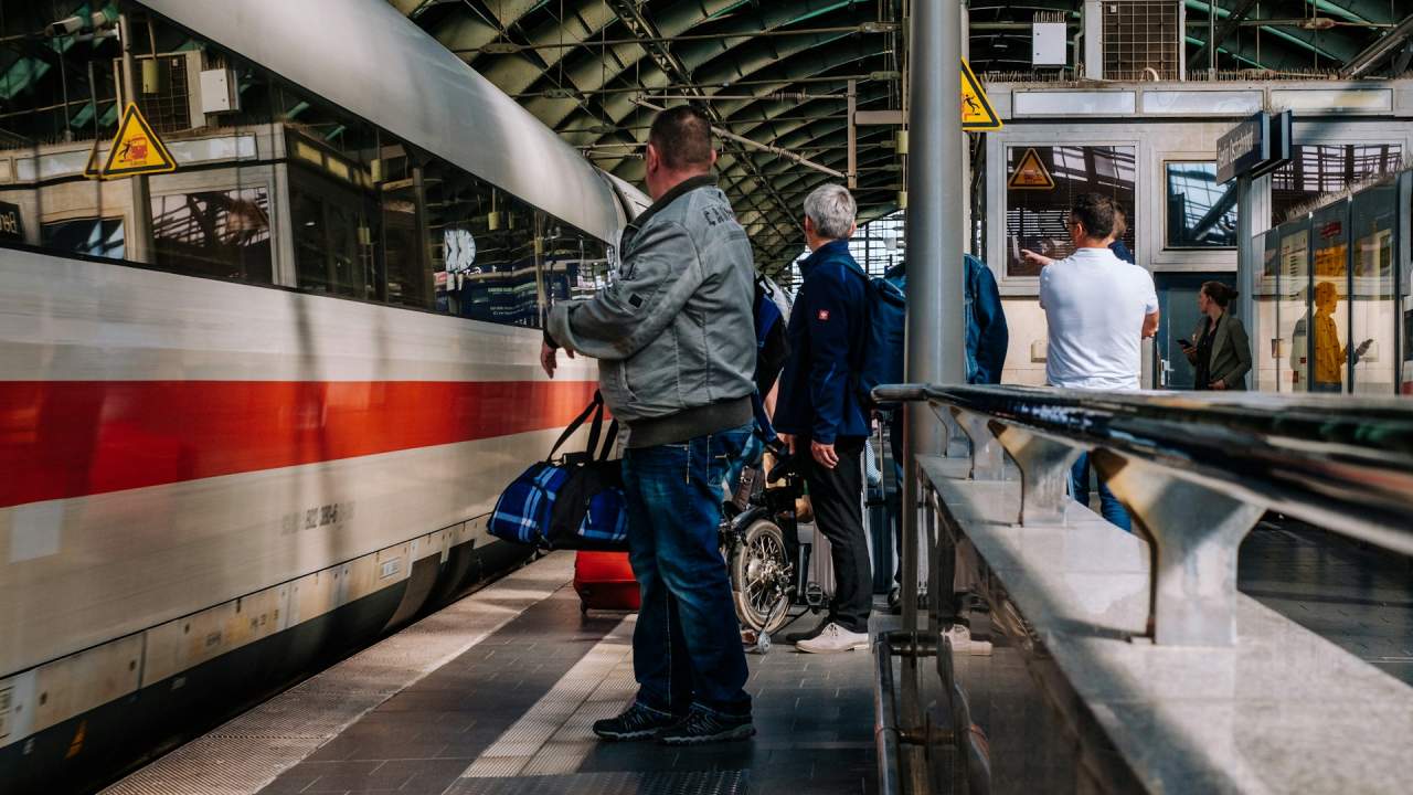 Deutsche Bahn’da yenilik: Fıçı bira kalkıyor, kartla ödeme geliyor