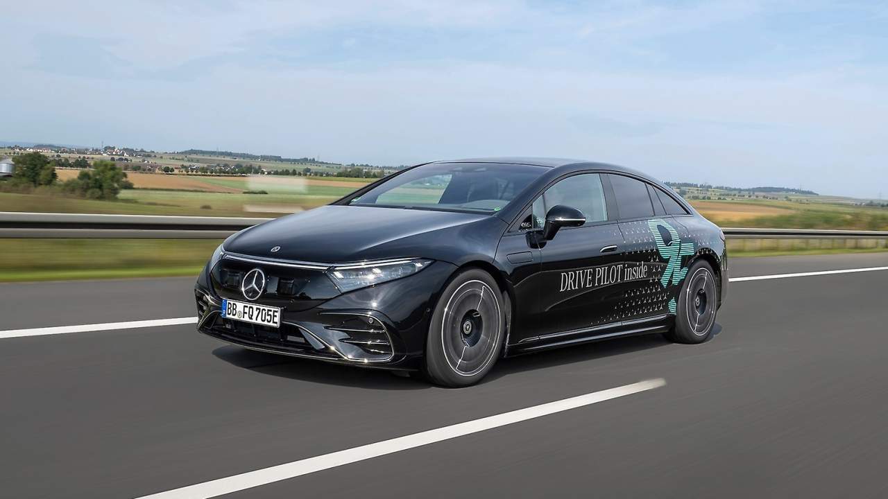 Mercedes robot arabaya doğru son aşamada