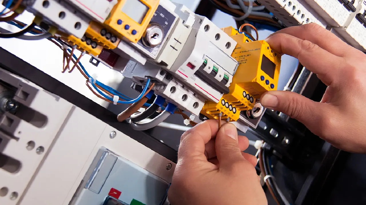 Almanya'da geçen sene 204 bin evin elektriği faturaların ödenememesinden dolayı kesildi
