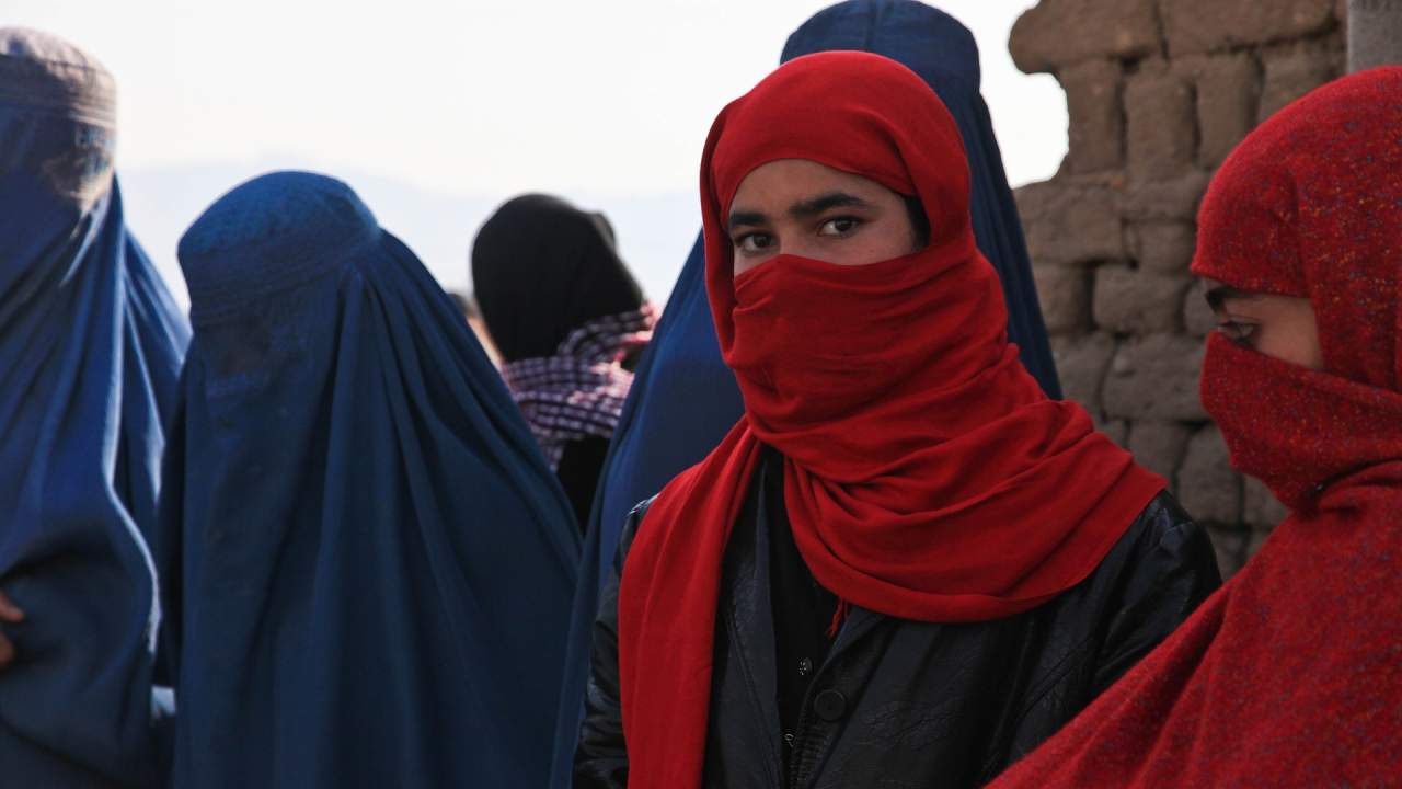 Taliban kadınlara bakan pencereleri yasakladı