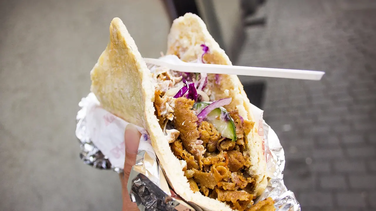 Almanya'da bir adam döner için cep telefonunu 5 Euro'ya sattı
