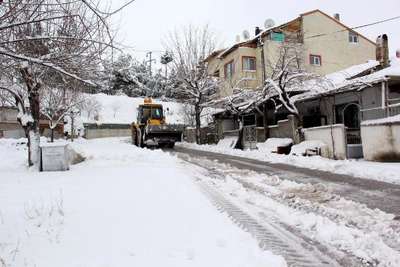 Burdur'da yolda mahsur kalan lise öğrencileri kurtarıldı (3)