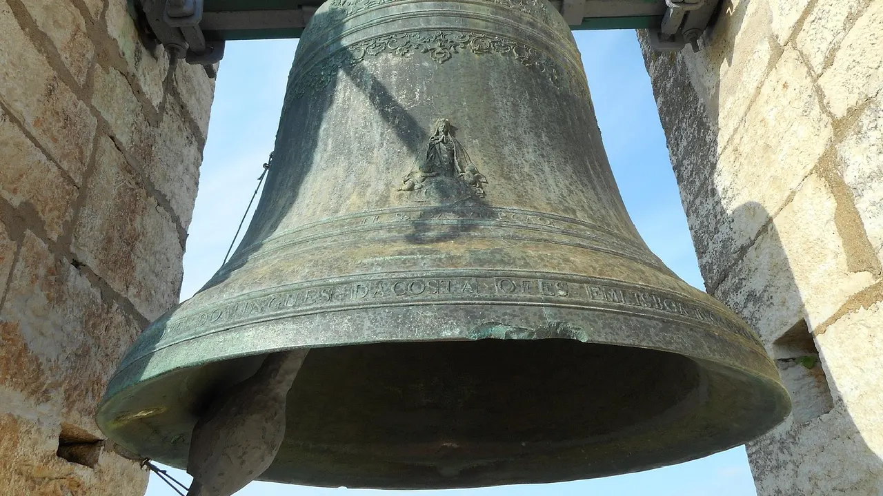 Aşağı Saksonya'da kocaman kilise çanını çaldılar