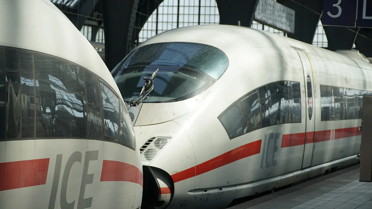 Deutsche Bahn'ın hızlı treninde skandal AfD reklamı!