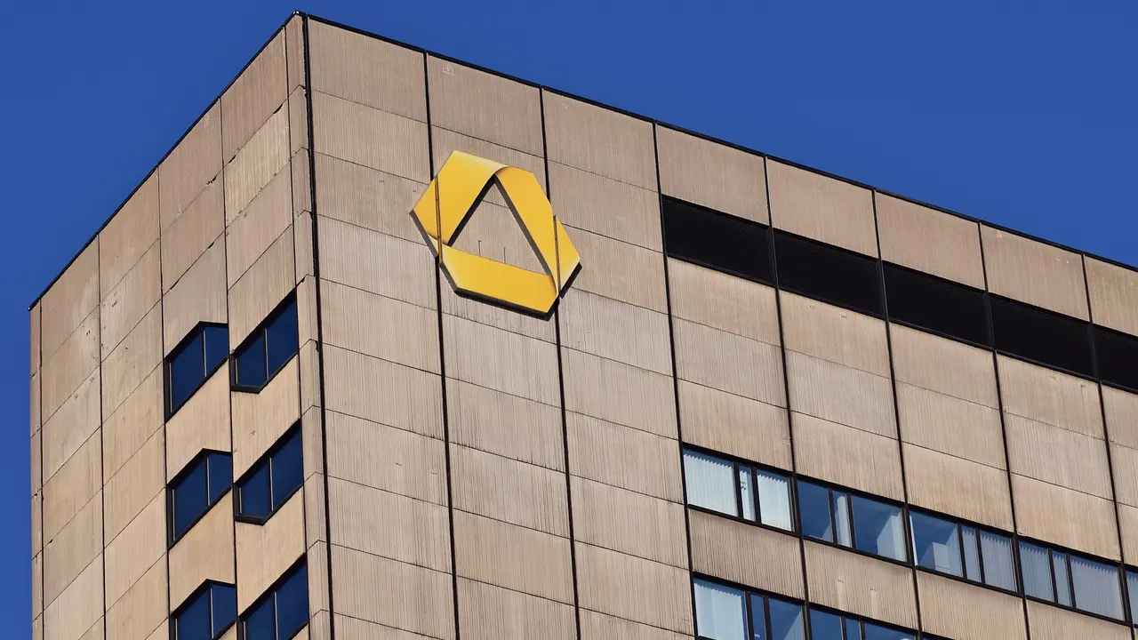 Commerzbank Almanya'da 3300 kişiyi işten çıkaracak