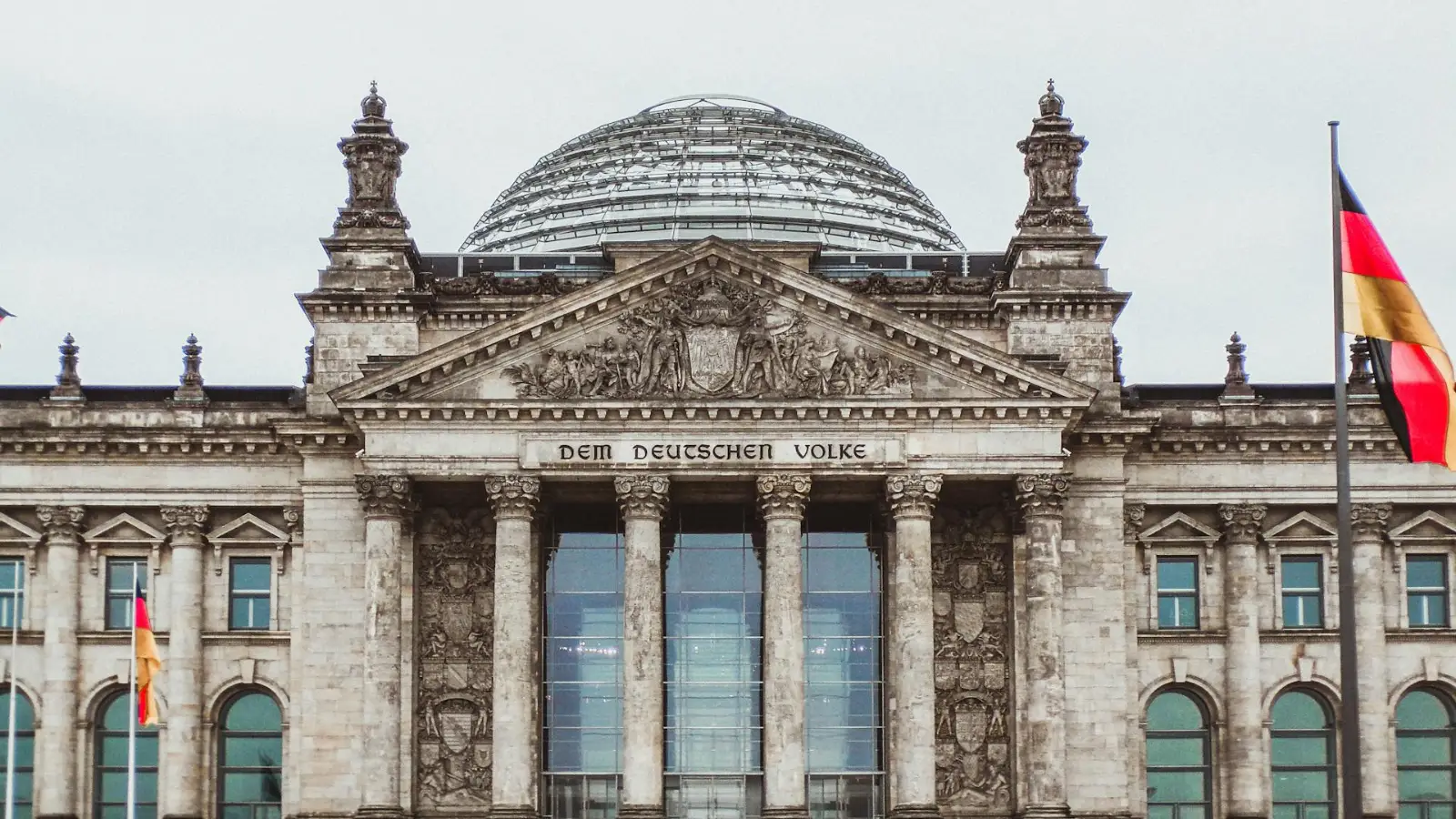 Bundestag küçülüyor, 125 milyon euro tasarruf edilecek