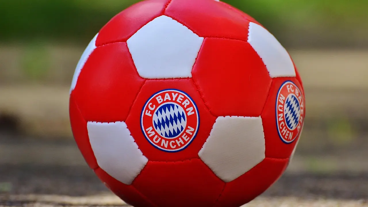 Bayern Münih'in Onursal Başkanı, futbolcularını uyardı: AfD'ye karşıyız!