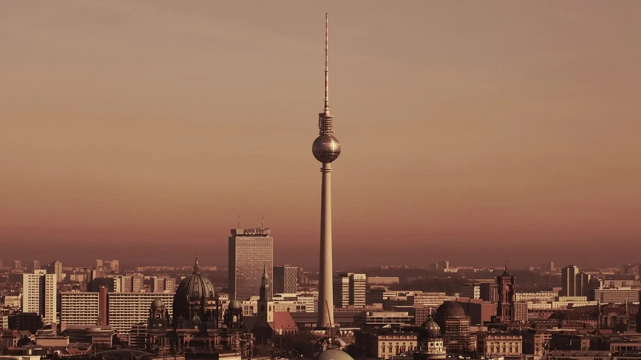 155 Afgan Berlin'e indi, tartışma yeniden başladı