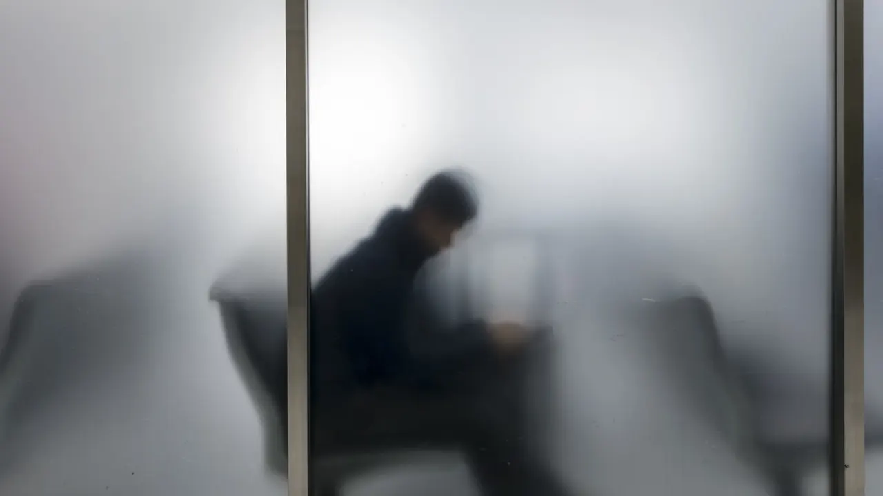 Araması olan Afgan, Frankurt'tan Türkiye'ye gitmek isterken yakalandı
