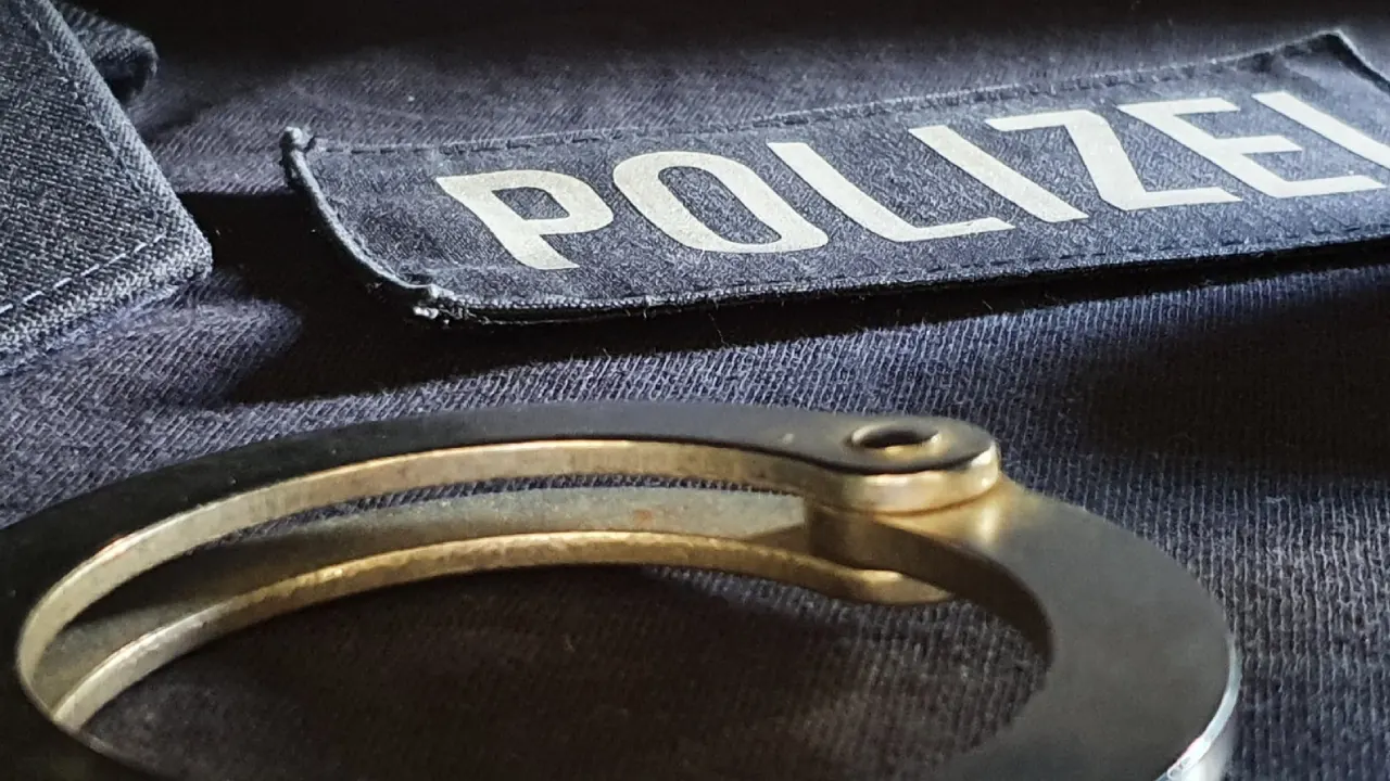 Duisburg'da, "sahte polislere" operasyon
