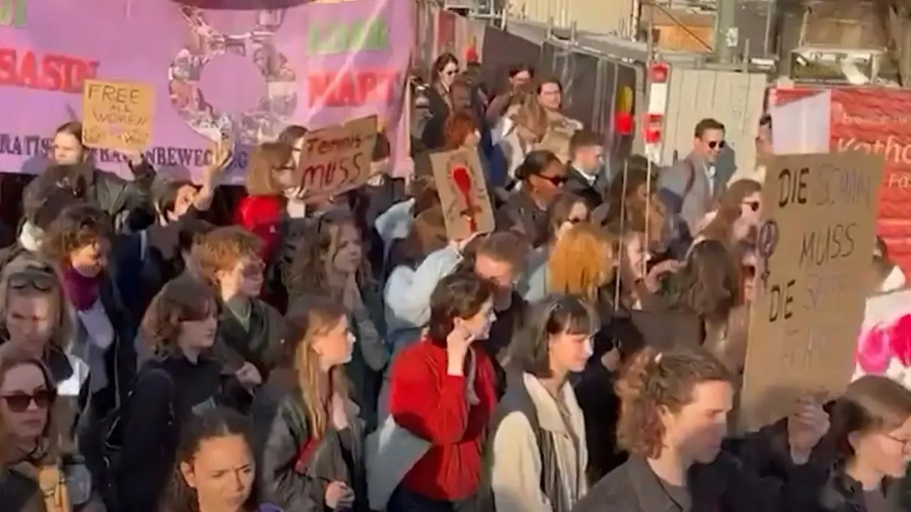 Frankfurt'ta 8 Mart yürüyüşü: "Eşitsizlik ve şiddet kaderimiz değil"
