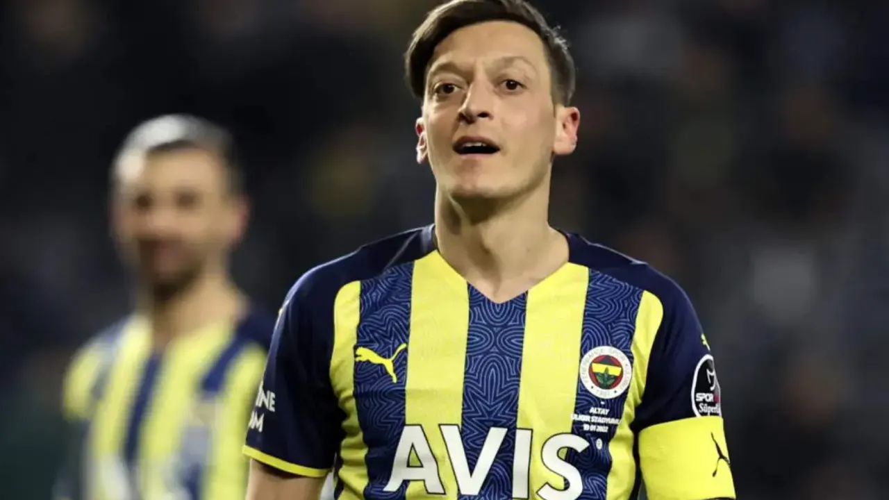 Alman kulübü Mesut Özil'i reddetti