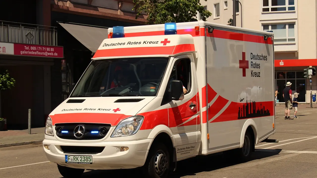Freiburg'da bir adam 4 ambulansı ateşe verdi!