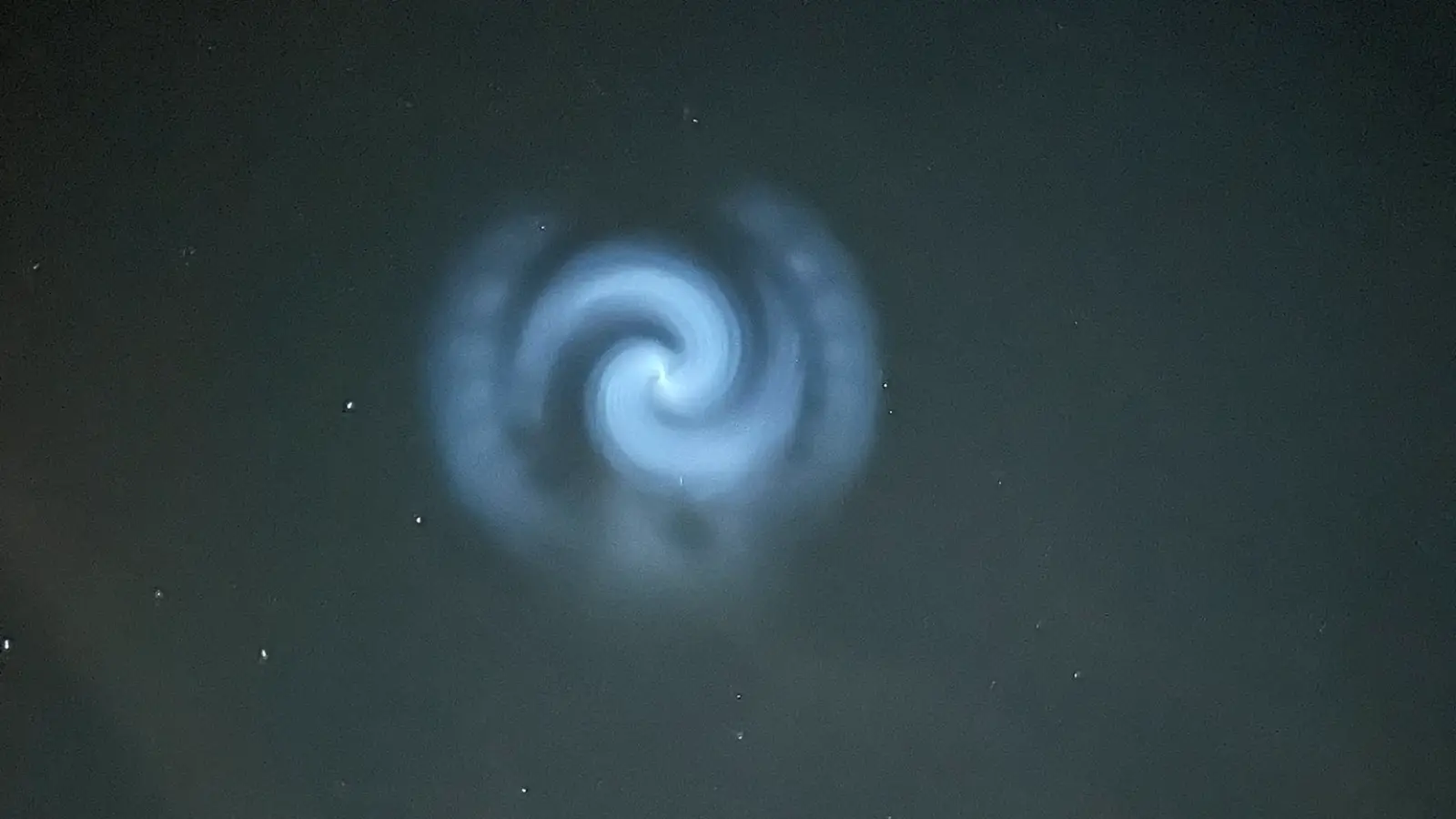 Berlin'de UFO paniği! Mavi spiral için polise yüzlerce ihbar yapıldı