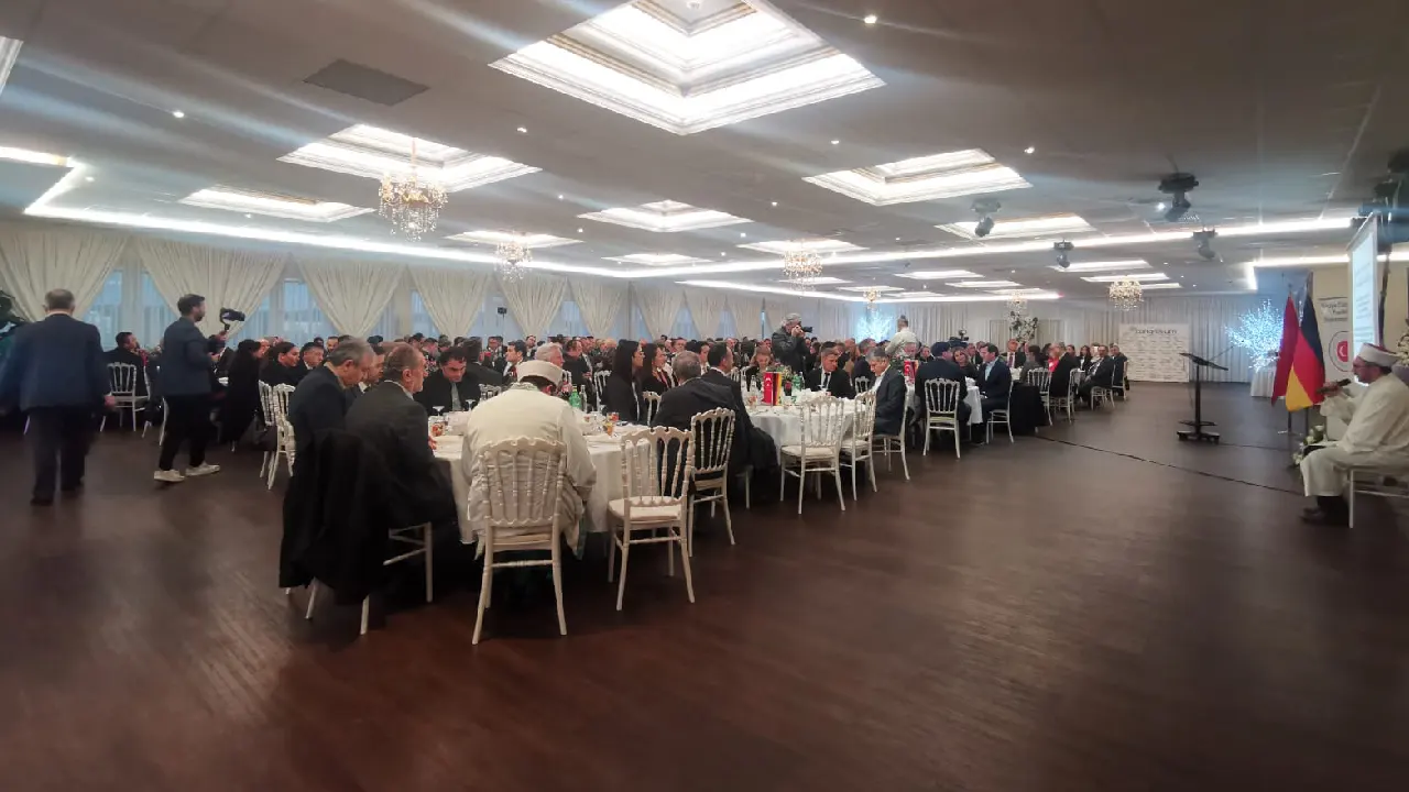 Frankfurt Başkonsolosluğu’nun ev sahipliğindeki iftar programına yoğun ilgi