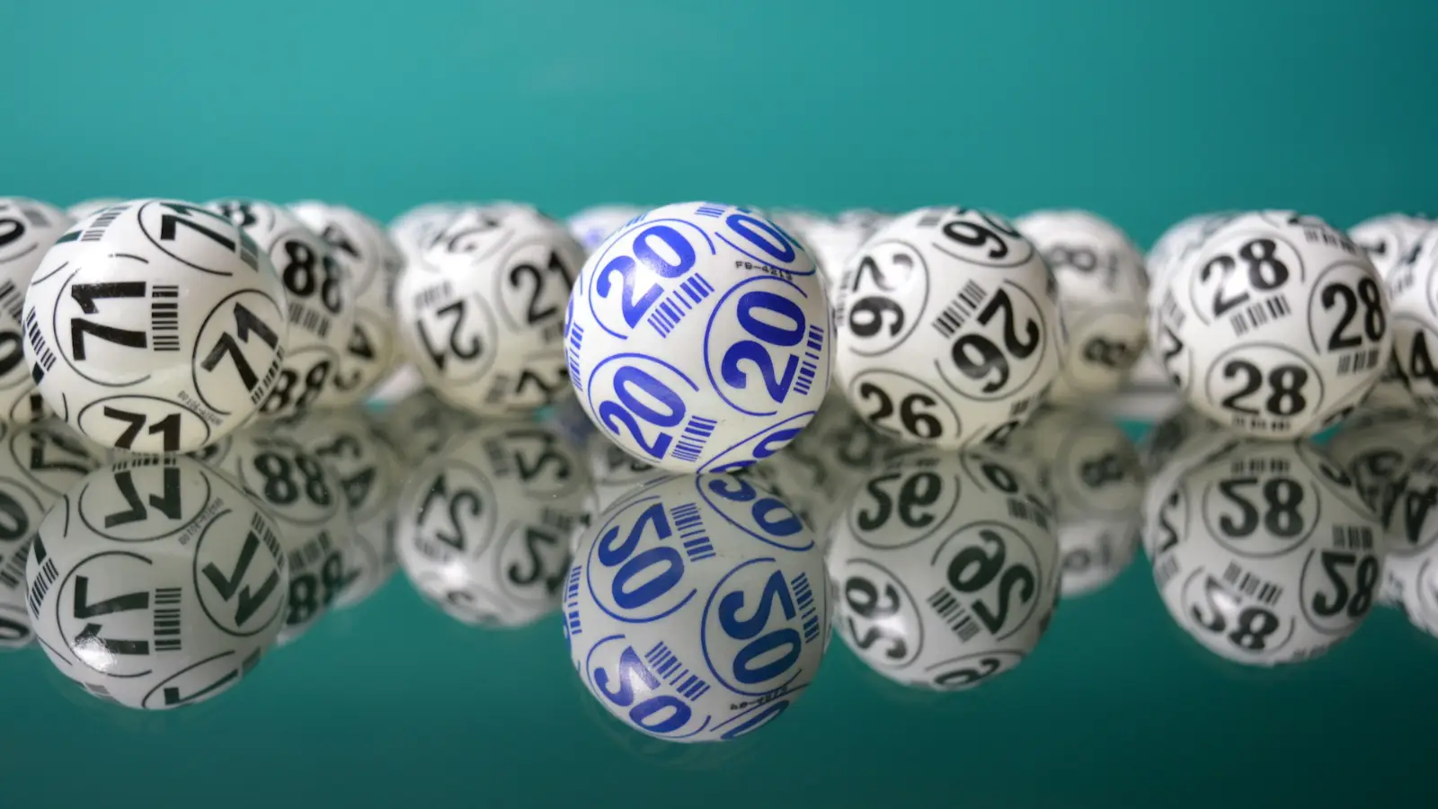 Almanya’da loto sevinci: İki kişi bir gecede milyoner oldu