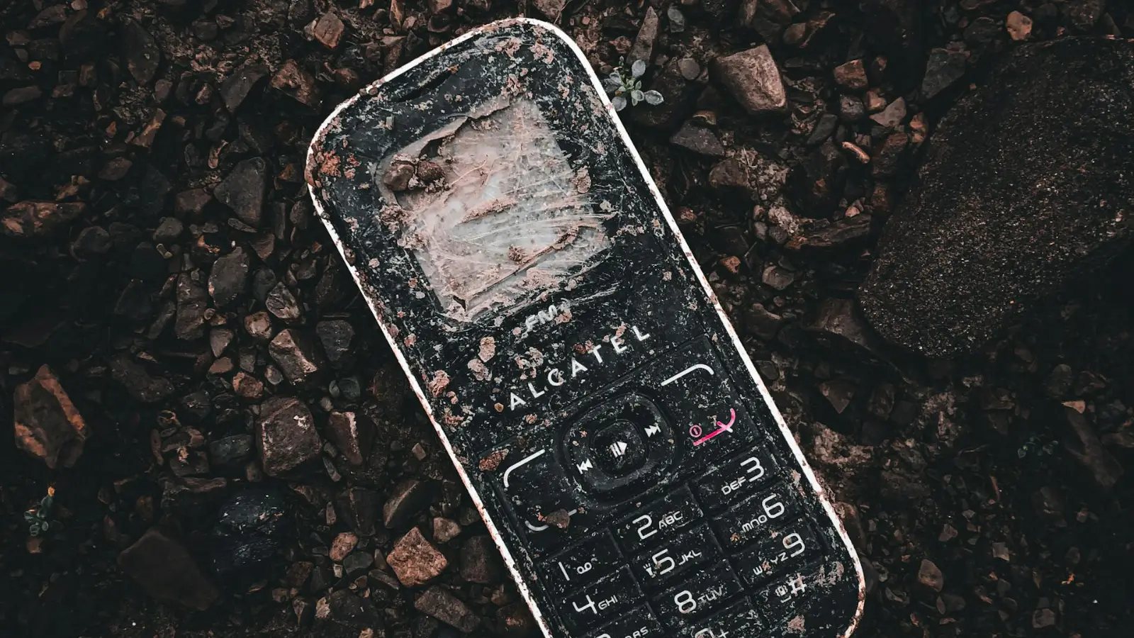 Almanlar 200 milyona yakın eski cep telefonunu evlerinde saklıyor