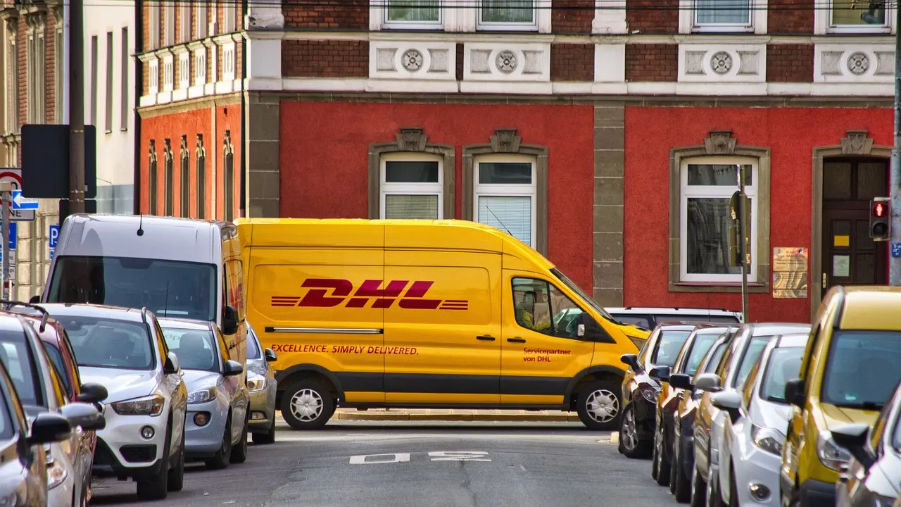 DHL ile paket gönderirken bu etikete bakmazsanız para cezası yersiniz