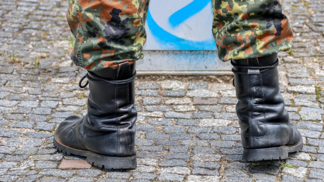 Alman askeri, tatbikat sırasında Alman kamyonu tarafından ezildi