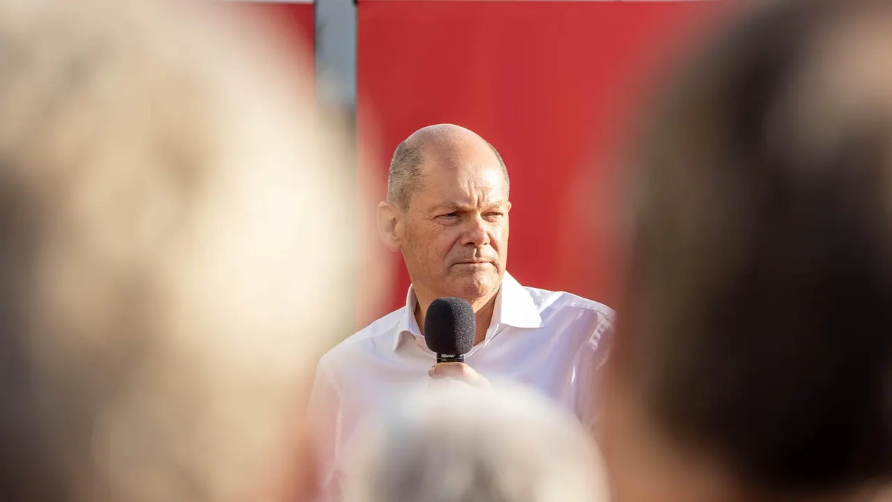Scholz'a izinsiz sarılan adam mahkemede "pişmanım" dedi