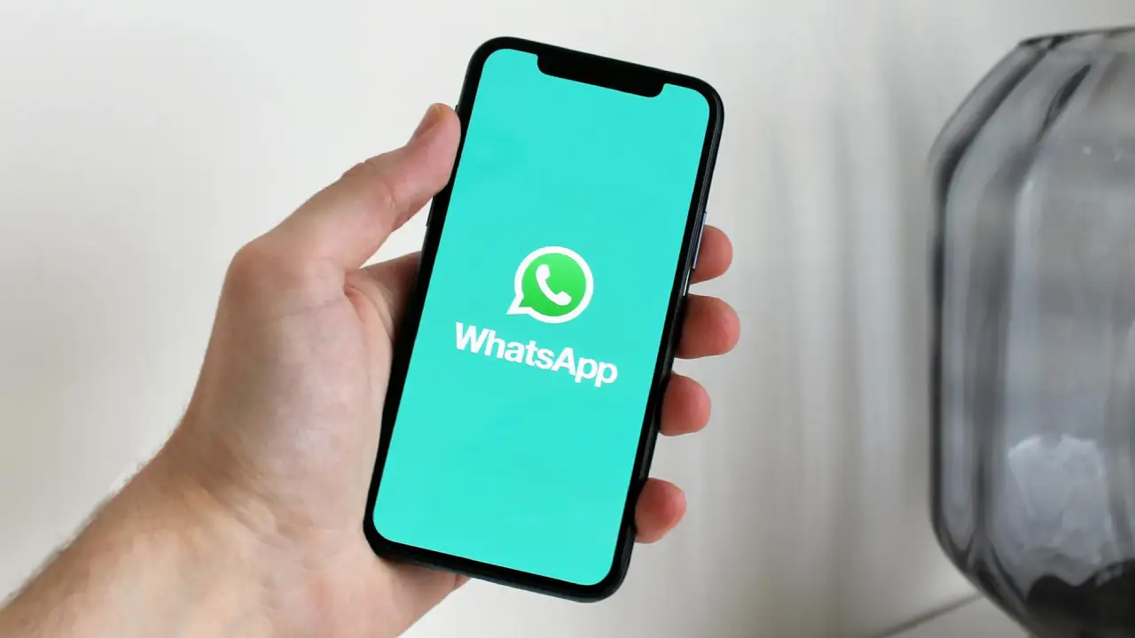 WhatsApp, yanlış bilginin önüne geçmek için yeni sohbet özelliğini devreye aldı