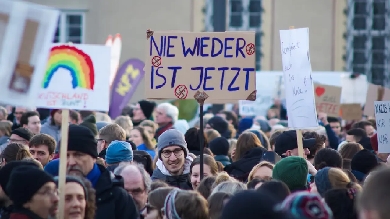 Yeni anket: AfD'nin puanı düştü, liderliği kaybetti