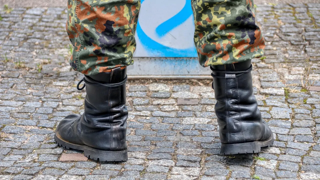 Sapıkça sözler Alman generalini görevlerinden etti!